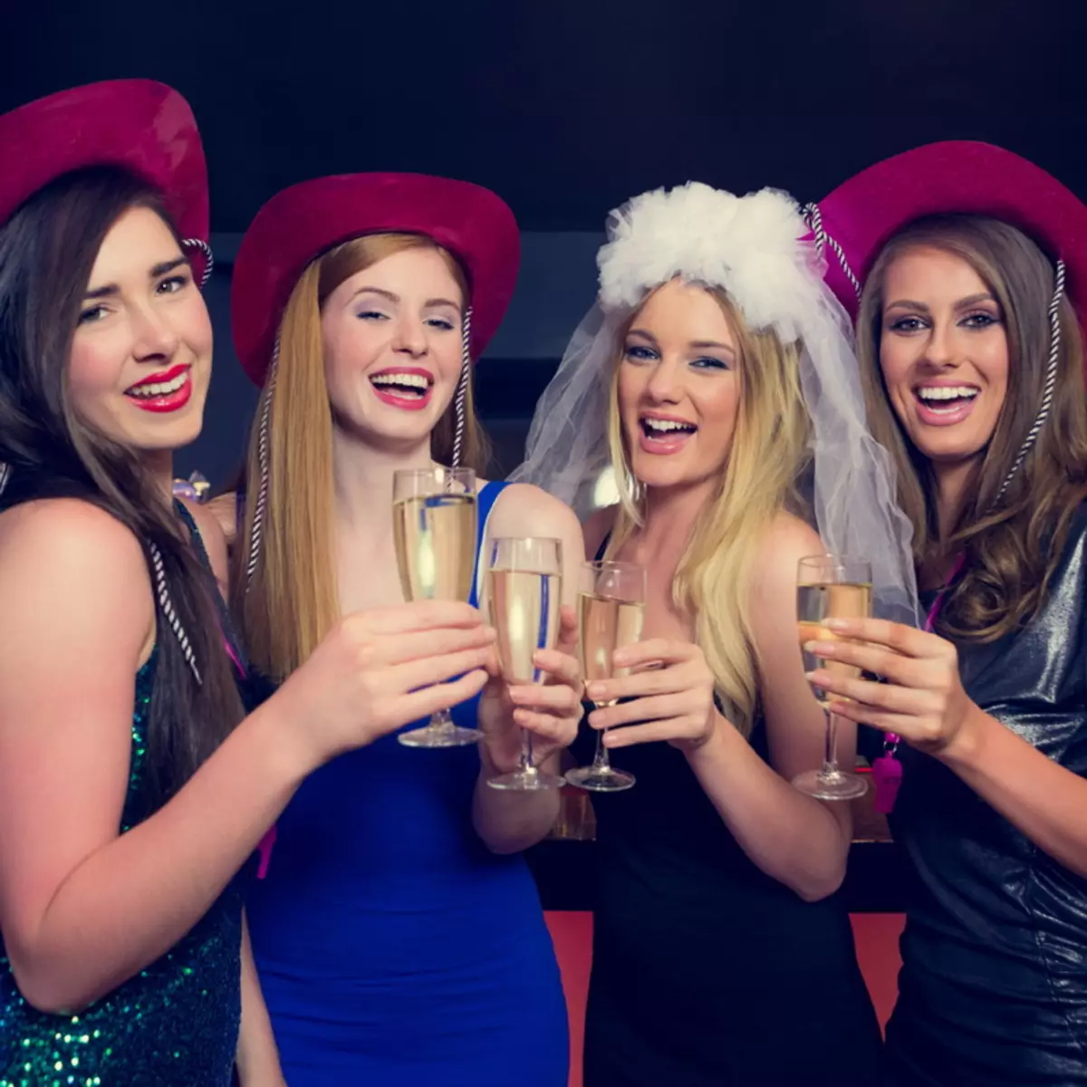 Ideeën voor de Bachelorette-feest voor de bruiloft: originele verrassingen voor de bruid van vriendinnen. Hoe blijkt het evenement en wat wordt er aan gegeven? 7802_19