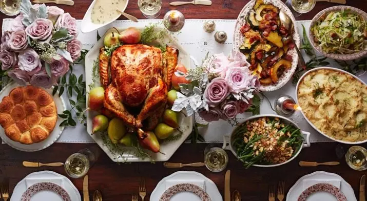 Si të mbuloni tabelën në shpengimin e nuses në shtëpi? 14 foto receta dhe dekoratë e enët e dasmës dhe snacks për shuplakë 7804_4