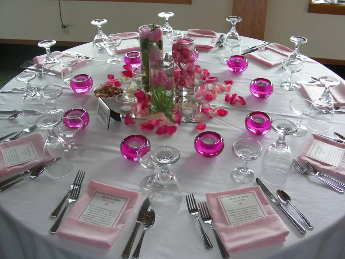 Hvordan til at dække bordet på indløsning af bruden derhjemme? 14 billeder Opskrifter og dekoration af bryllup retter og snacks til buffet 7804_8