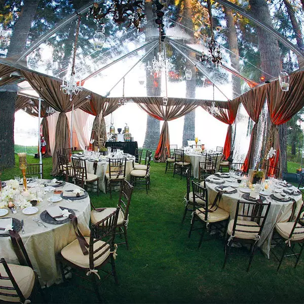 Vjenčanje u prirodi (71 fotografije): Ideje dizajna šatora i vjenčanja bankete za registraciju polja proračuna, izbor stranice i natjecanja 7812_12