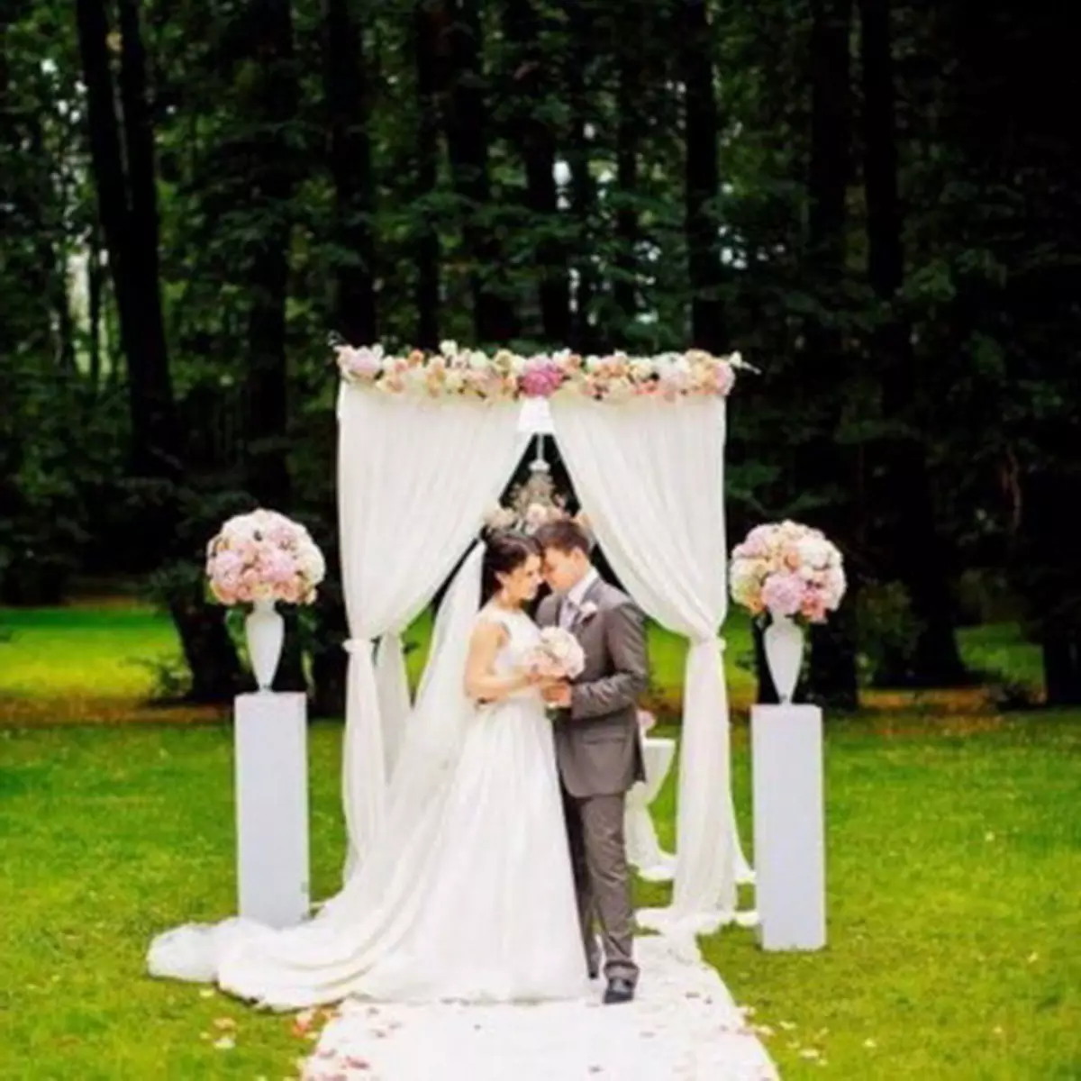 Vjenčanje u prirodi (71 fotografije): Ideje dizajna šatora i vjenčanja bankete za registraciju polja proračuna, izbor stranice i natjecanja 7812_20