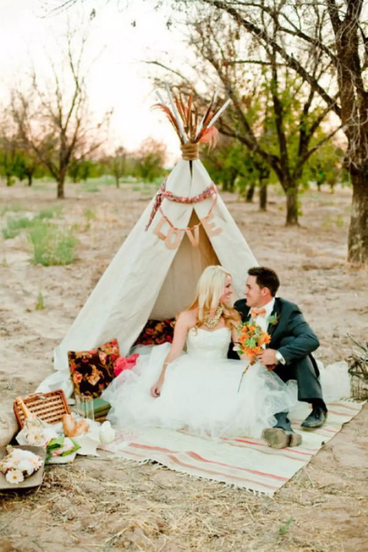 Vjenčanje u prirodi (71 fotografije): Ideje dizajna šatora i vjenčanja bankete za registraciju polja proračuna, izbor stranice i natjecanja 7812_47