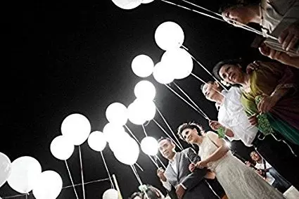 Versiering van troue balle (42 foto's): versier groot helium ballonne Wedding gazebo, ingang of binnehof en terug agtergrond vir photowons 7826_18