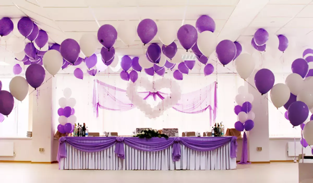 Декорација на свадбени топки (42 фотографии): Украсување големи хелиум балони свадба белведер, влез или дворот и назад позадина за photowons 7826_32