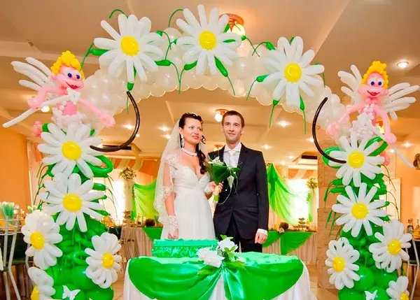Décoration de boules de mariage (42 photos): décoration de gros ballons d'hélium gazebo de mariage, entrée ou sur la cour et le fond arrière pour photowons 7826_36