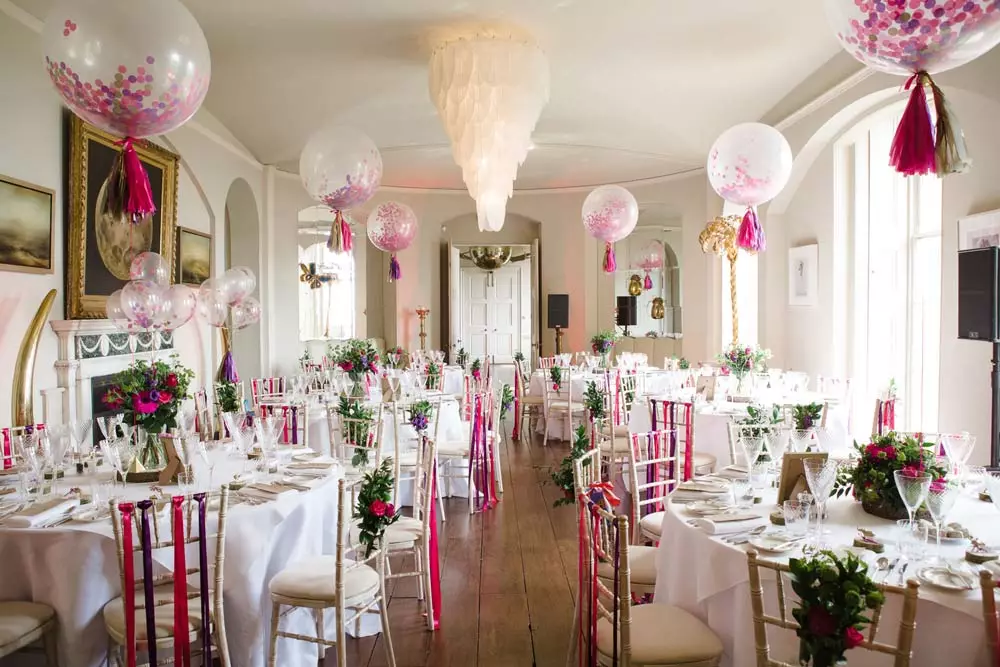Декорација на свадбени топки (42 фотографии): Украсување големи хелиум балони свадба белведер, влез или дворот и назад позадина за photowons 7826_4