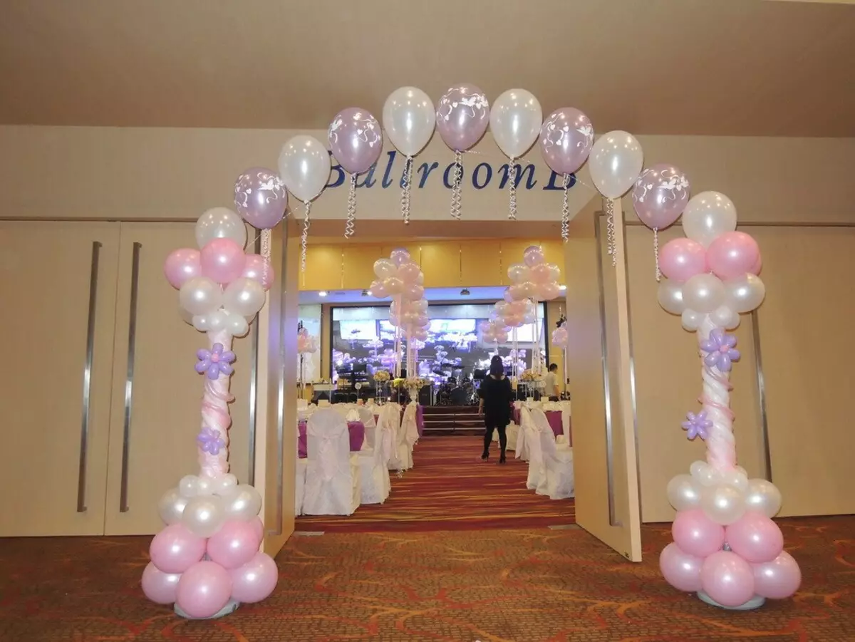 Décoration de boules de mariage (42 photos): décoration de gros ballons d'hélium gazebo de mariage, entrée ou sur la cour et le fond arrière pour photowons 7826_5