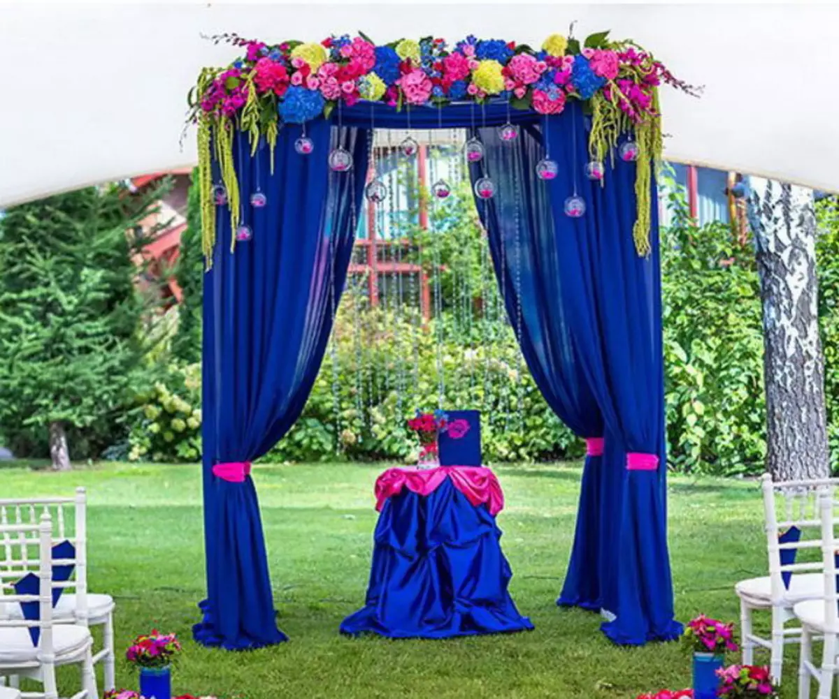 Свадебная арка в синем цвете