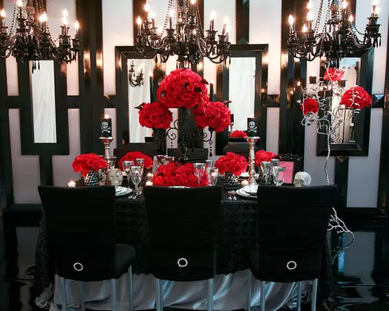빨간색 (67 사진) : 빨간색과 흰색과 빨간색과 파란색 색상의 결혼식 배경의 장식, 촛불의 장식 신부와 신랑의 테이블에 병 7839_41