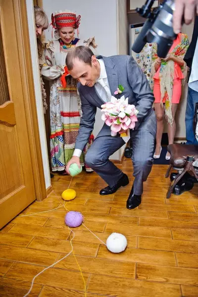Wedding in style style (73 foto): Registrasi perayaan ing rakyat Rusia lan gaya slavonic lawas, nahan kawinan sing stylized ing musim panas lan mangsa 7844_11