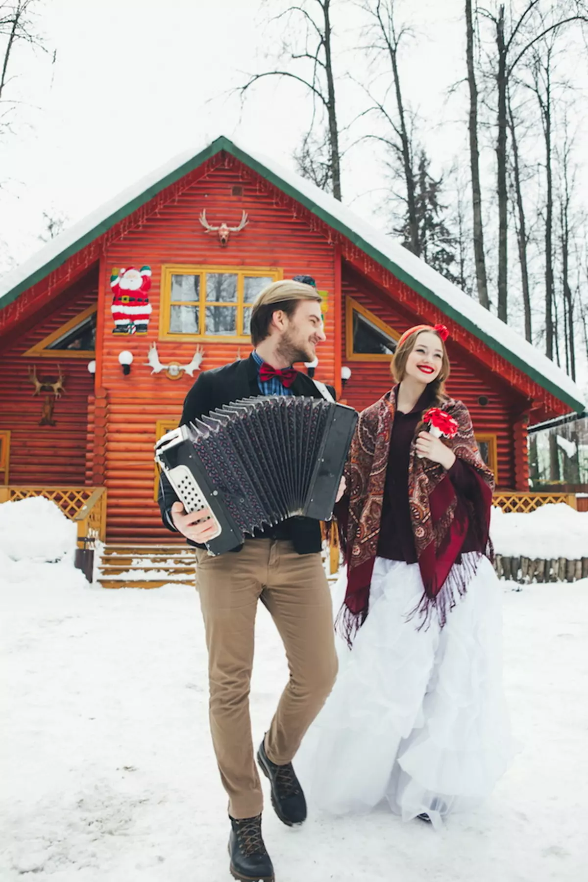 Mariage en russe Style (73 photos): Enregistrement des célébrations dans les styles russes et anciens slaves, tenant un mariage stylisé en été et en hiver 7844_16