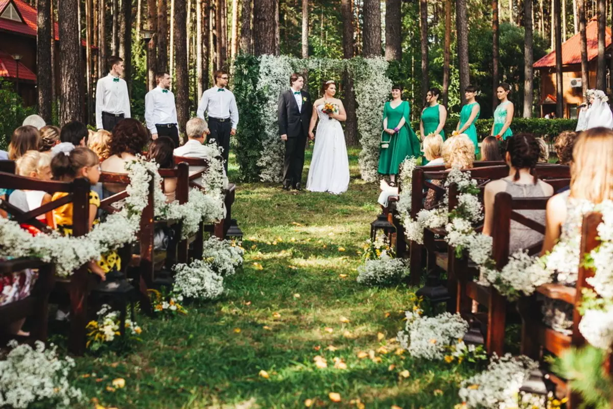 Bröllop i rysk stil (73 bilder): Registrering av fester i ryska folk och gamla slaviska stilar, håller ett stiliserat bröllop på sommaren och vintern 7844_22