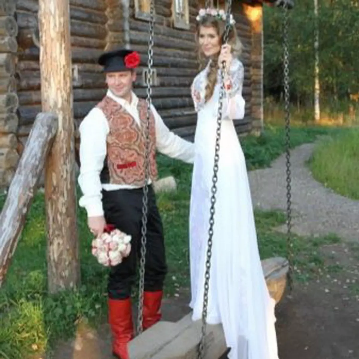Mariage en russe Style (73 photos): Enregistrement des célébrations dans les styles russes et anciens slaves, tenant un mariage stylisé en été et en hiver 7844_35