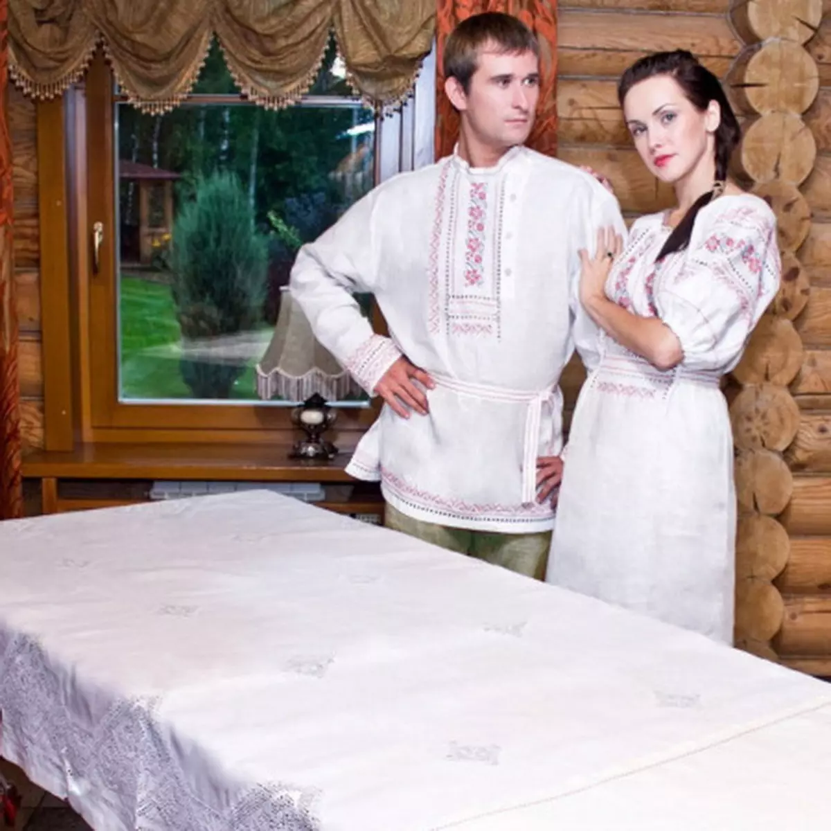 Bröllop i rysk stil (73 bilder): Registrering av fester i ryska folk och gamla slaviska stilar, håller ett stiliserat bröllop på sommaren och vintern 7844_36