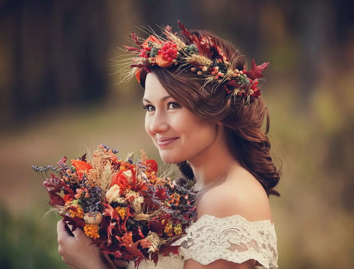 Mariage en russe Style (73 photos): Enregistrement des célébrations dans les styles russes et anciens slaves, tenant un mariage stylisé en été et en hiver 7844_44