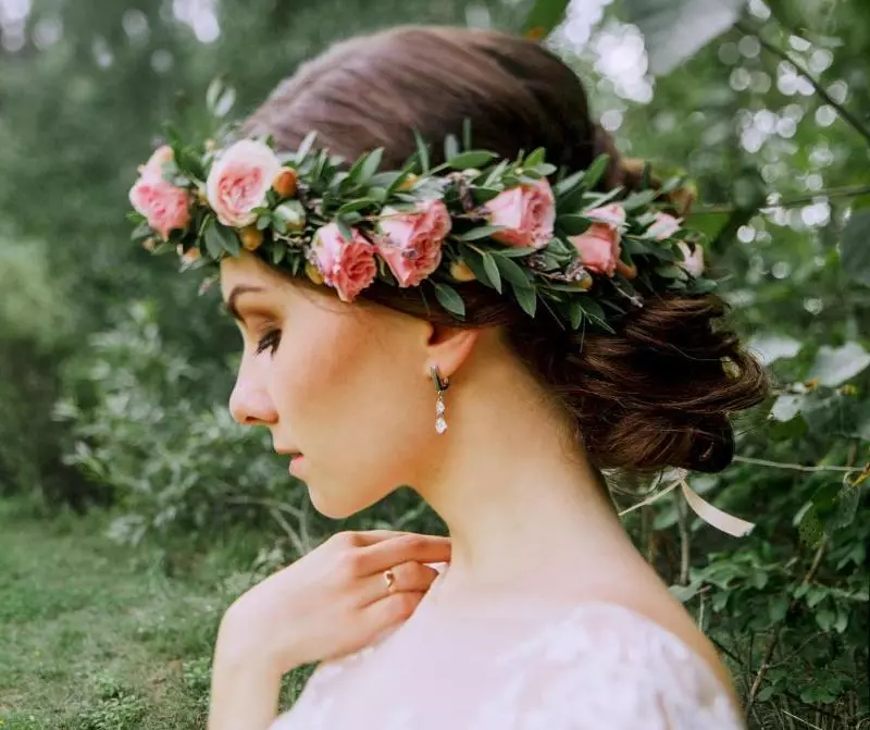 Bröllop i rysk stil (73 bilder): Registrering av fester i ryska folk och gamla slaviska stilar, håller ett stiliserat bröllop på sommaren och vintern 7844_51