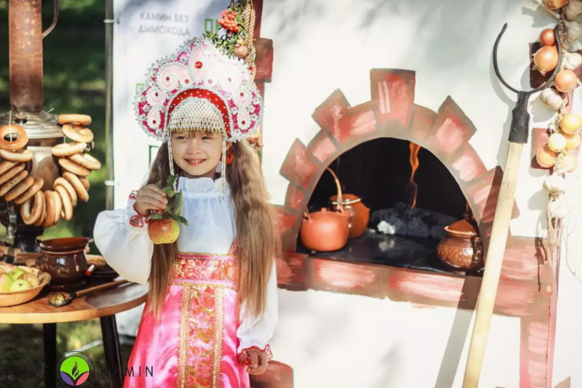 Bröllop i rysk stil (73 bilder): Registrering av fester i ryska folk och gamla slaviska stilar, håller ett stiliserat bröllop på sommaren och vintern 7844_56