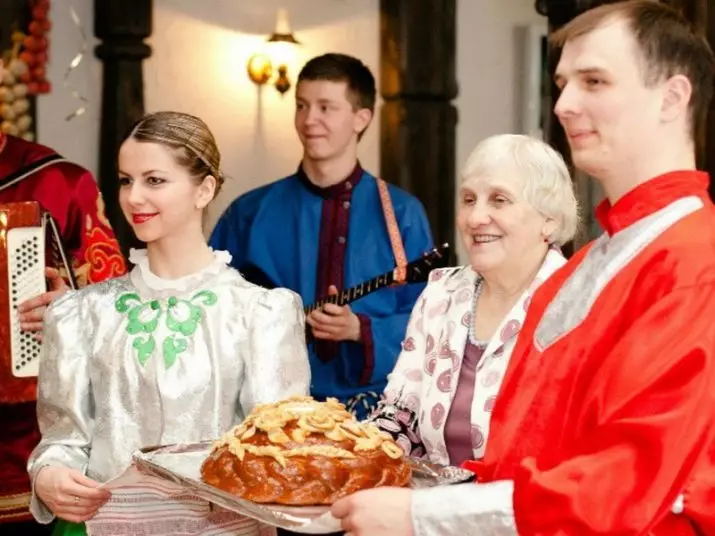 Wedding in style style (73 foto): Registrasi perayaan ing rakyat Rusia lan gaya slavonic lawas, nahan kawinan sing stylized ing musim panas lan mangsa 7844_64