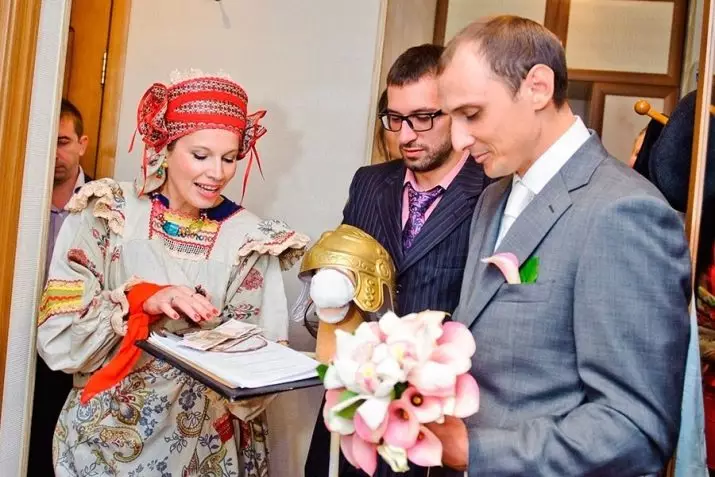Mariage en russe Style (73 photos): Enregistrement des célébrations dans les styles russes et anciens slaves, tenant un mariage stylisé en été et en hiver 7844_68