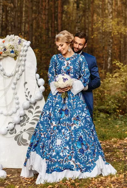 Bröllop i rysk stil (73 bilder): Registrering av fester i ryska folk och gamla slaviska stilar, håller ett stiliserat bröllop på sommaren och vintern 7844_8