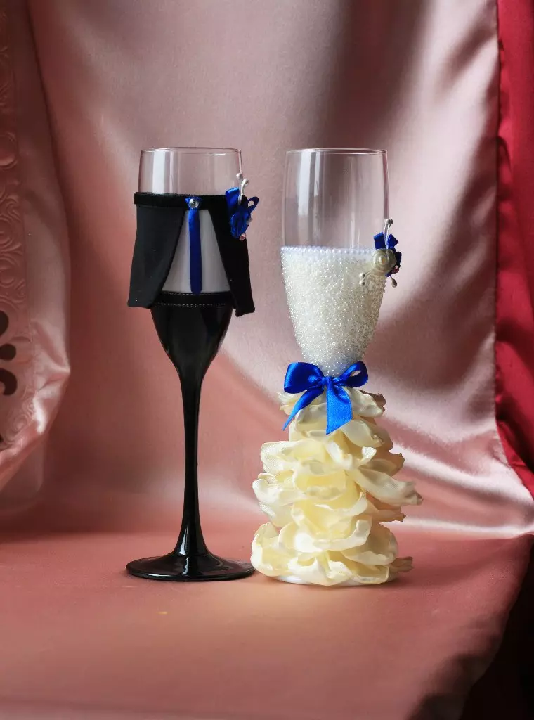 آپ کے اپنے ہاتھوں کے ساتھ ویڈنگ کی سجاوٹ (71 فوٹو): کاغذ سے اصل شادی کی اشیاء، موتیوں سے ہاتھ سے تیار مصنوعات کی تیاری کے لئے ماسٹر کلاس 7850_16