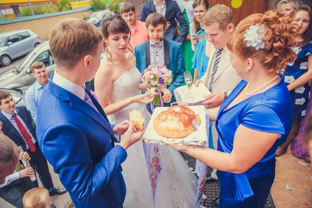 Caparaway לחתונה (46 תמונות): מה עושים המסורות עם החתונה karable לאחר החתונה ואיך זה צריך להיות? 7853_28