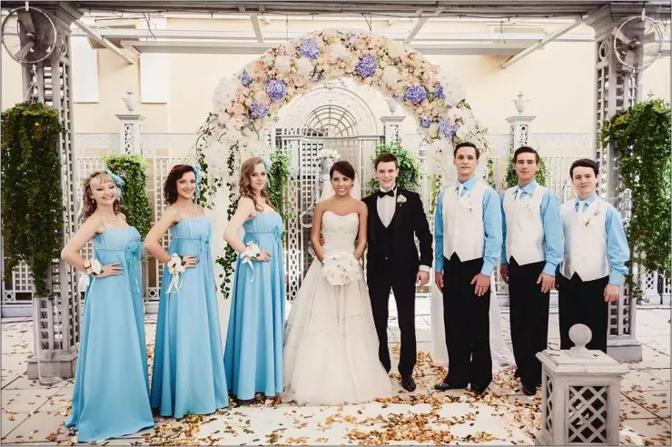 藍色婚禮（62張照片）：設計婚禮背景的白色和柔軟，伺服和天堂，藍色和桃藍色的想法 7854_18