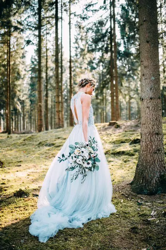 Svatba v modré barvě (62 photos): nápady pro navrhování svatební pozadí bílé a měkké, servo a nebeské, modré a broskvové barvy 7854_22