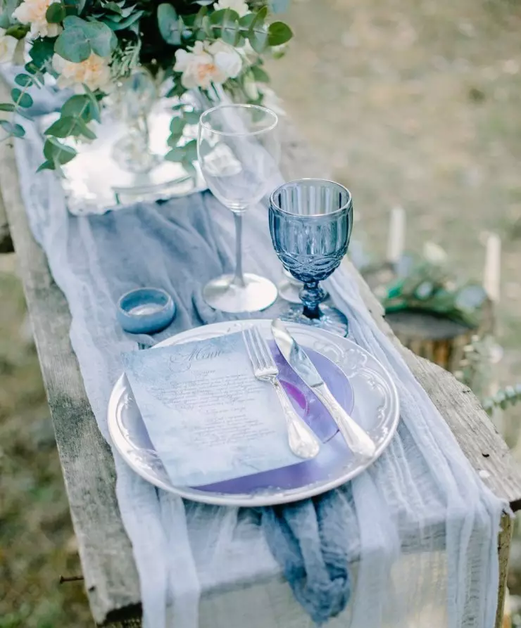 藍色婚禮（62張照片）：設計婚禮背景的白色和柔軟，伺服和天堂，藍色和桃藍色的想法 7854_4