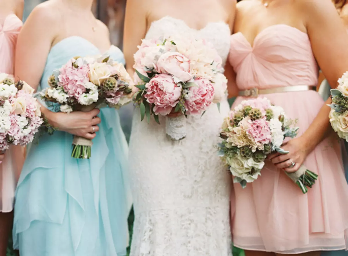 Wedding in blou kleur (62 foto's): idees vir die ontwerp van die troue agtergrond van wit en sag, servo en hemelse, blou en perske-blou kleure 7854_51