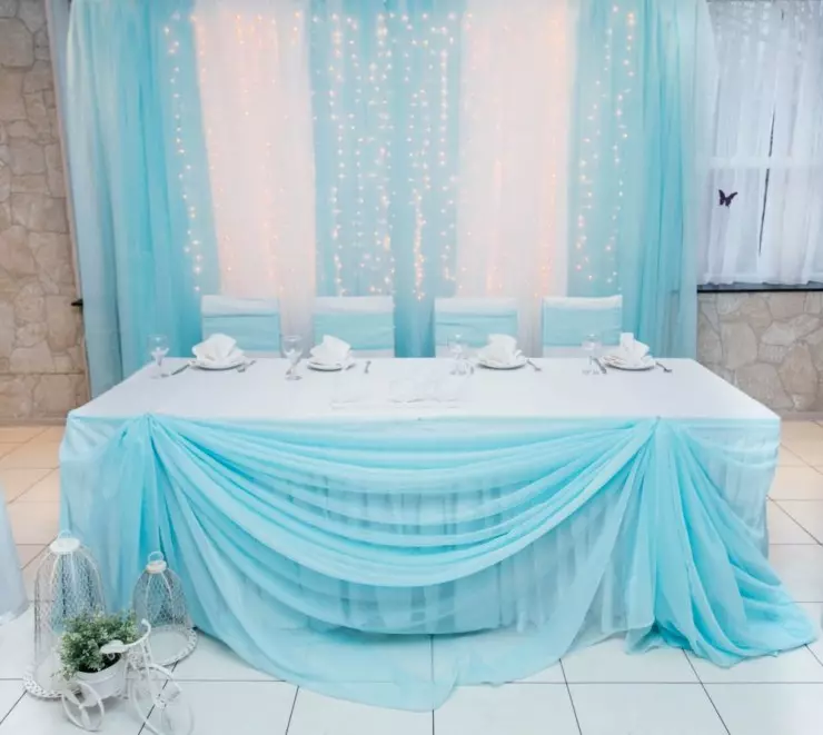 藍色婚禮（62張照片）：設計婚禮背景的白色和柔軟，伺服和天堂，藍色和桃藍色的想法 7854_7