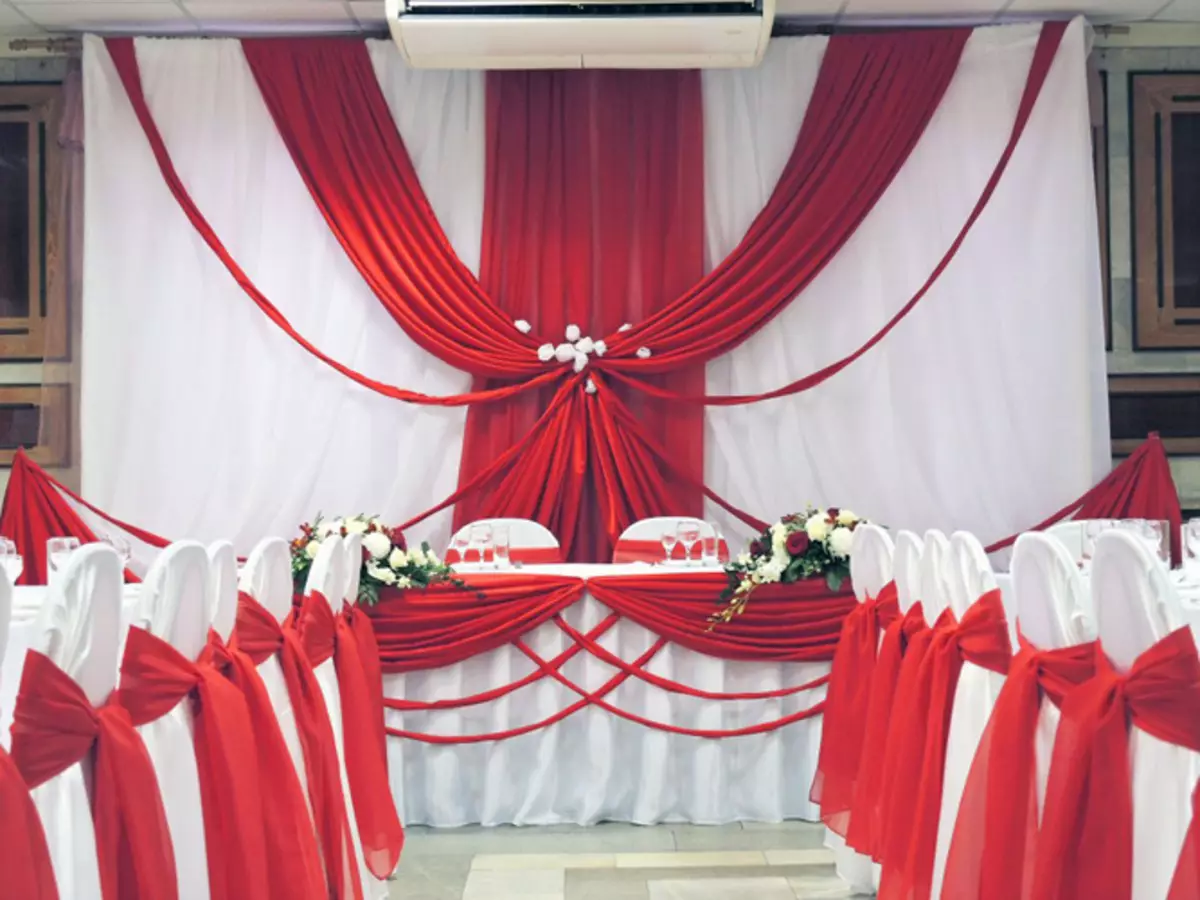 Hiasan dewan perkahwinan (86 foto): Pendaftaran bilik jamuan perkahwinan dalam gaya 
