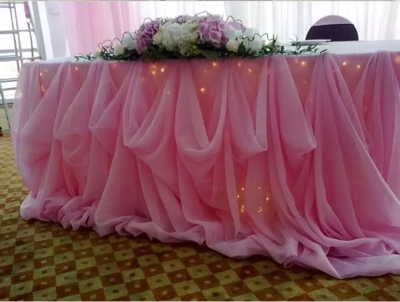 Düğün salonunun kendi elleriyle dekorasyonu (68 fotoğraf): Adım adım talimatlarla düğün odasının dekorasyonu için ilginç tasarım fikirleri 7866_44