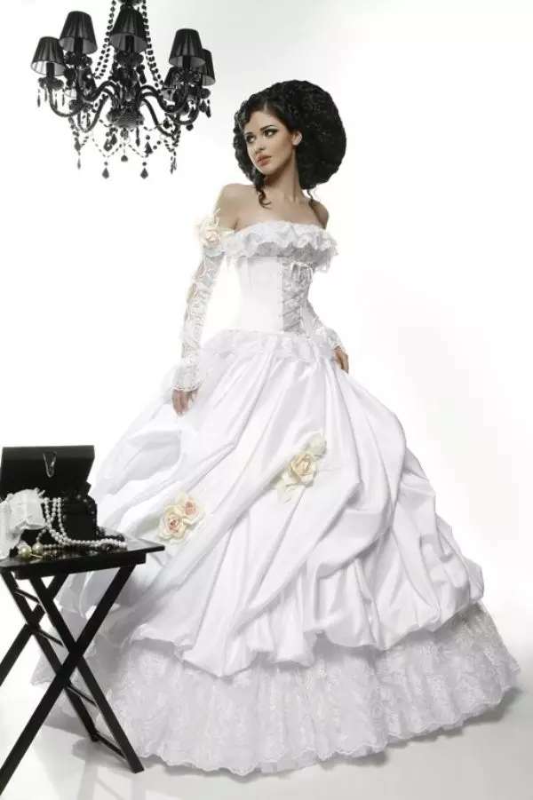 Gaun pengantin dari koleksi yang dapat disembuhkan subur