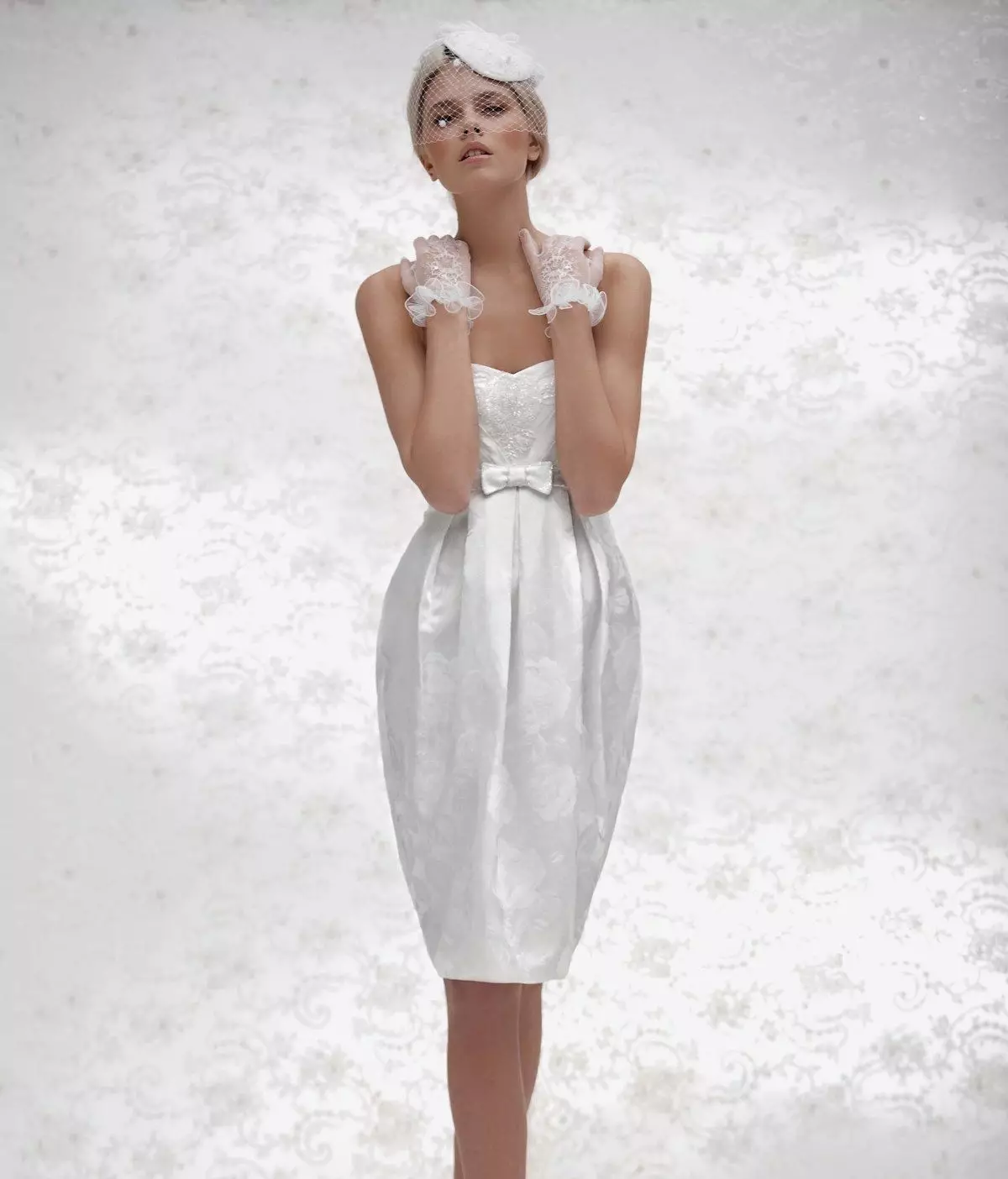 Gaun pengantin pendek warna putih