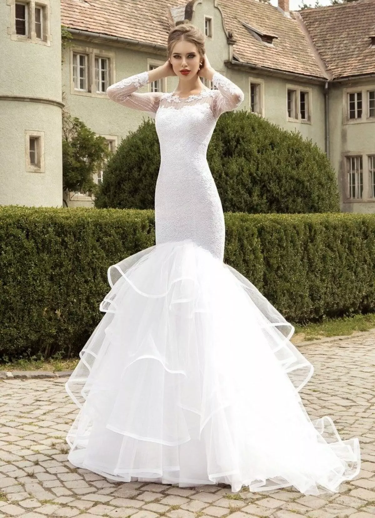 Венчаница Мермаид бела са бујном сукњом