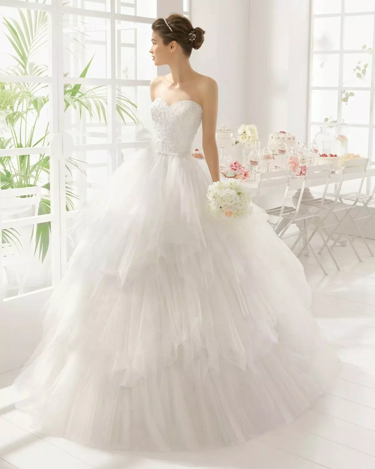 Baltā kāzu kleita