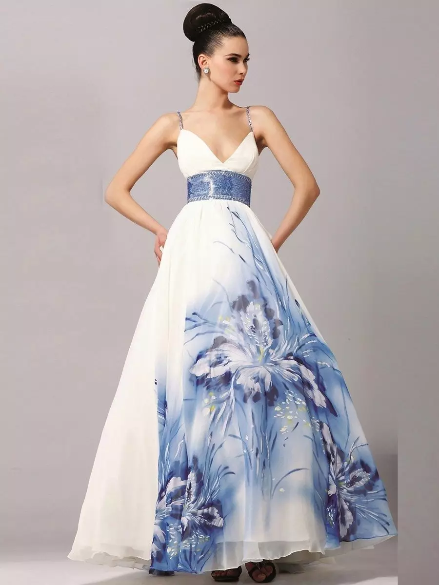 Vestido de novia blanco con patrón azul