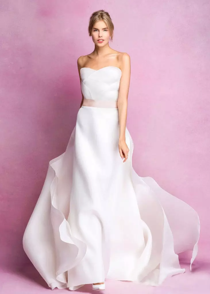 Wedding Dress na may Pink Belt.