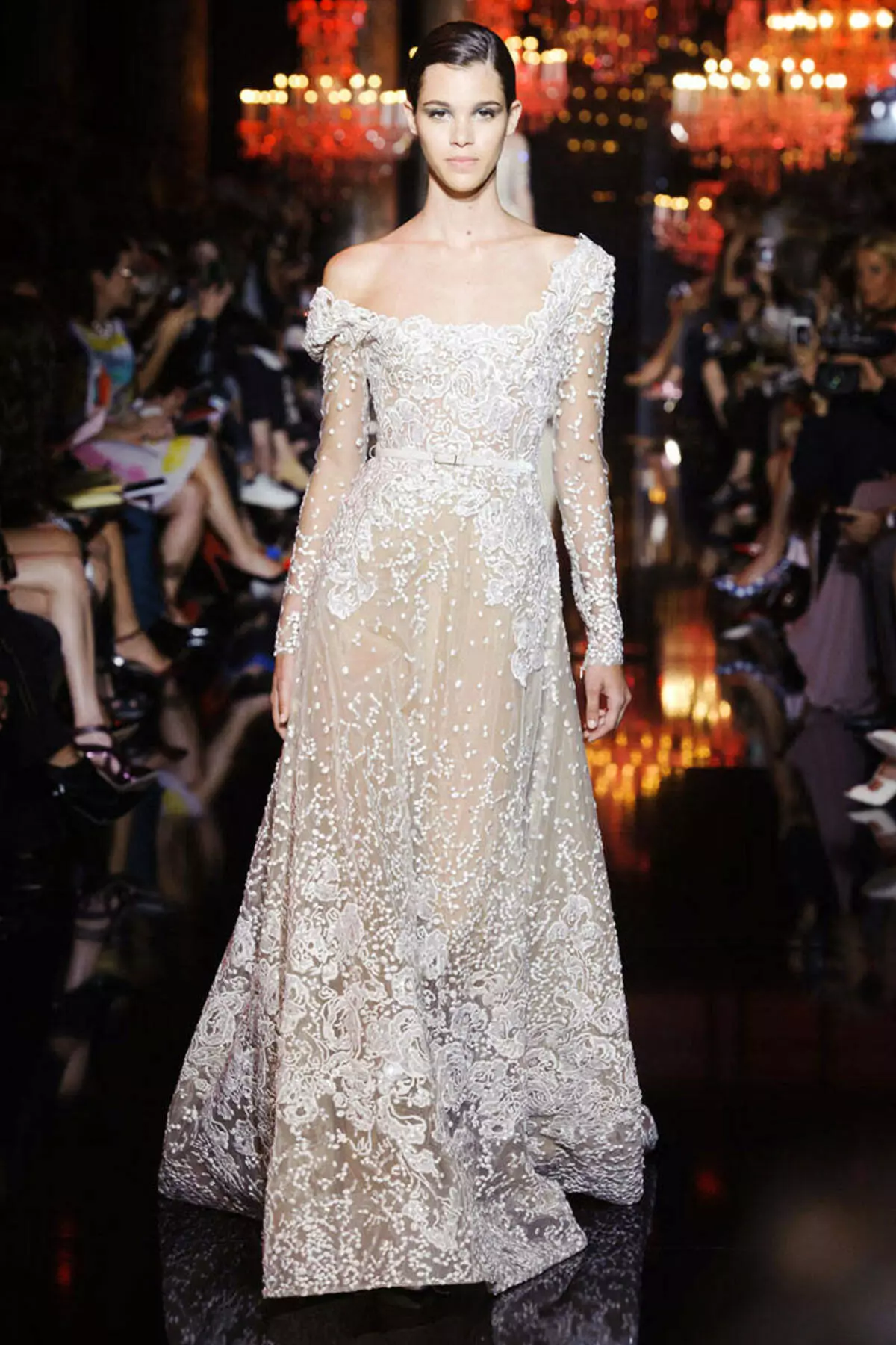 Brudekjole fra Elie Saab med ermer