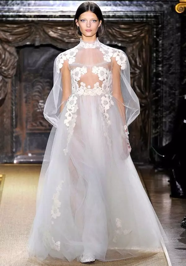 Сватбена рокля от дантела Valentino