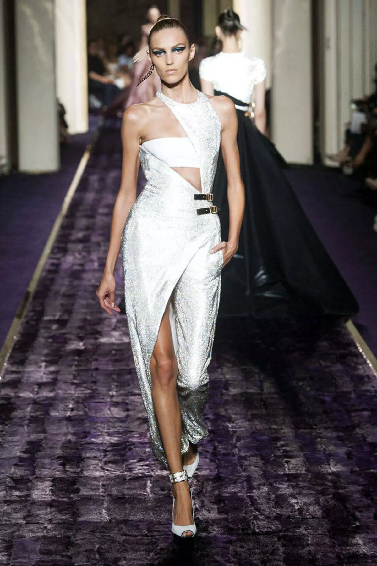 cutouts ilə Versace Wedding dress