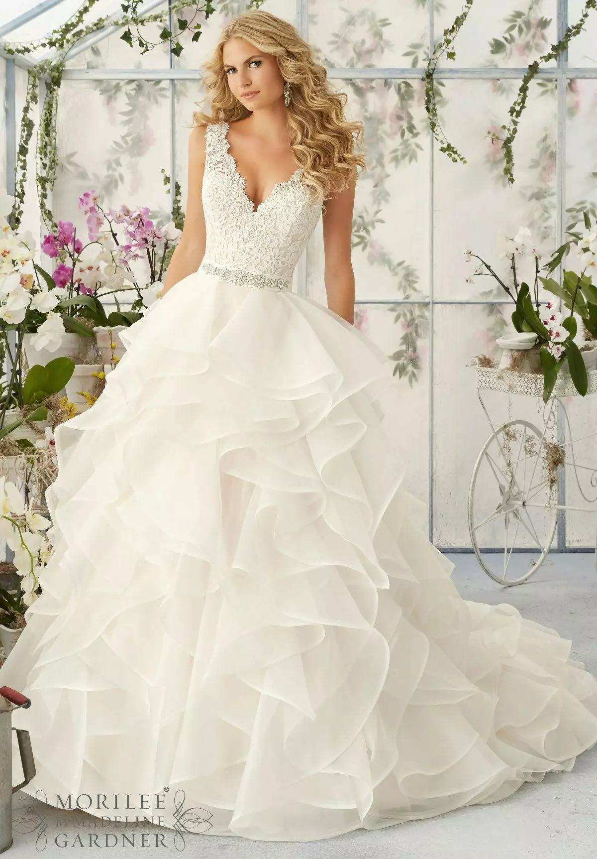 Bridal dress mula sa Mori Lee multi-layered na tatak