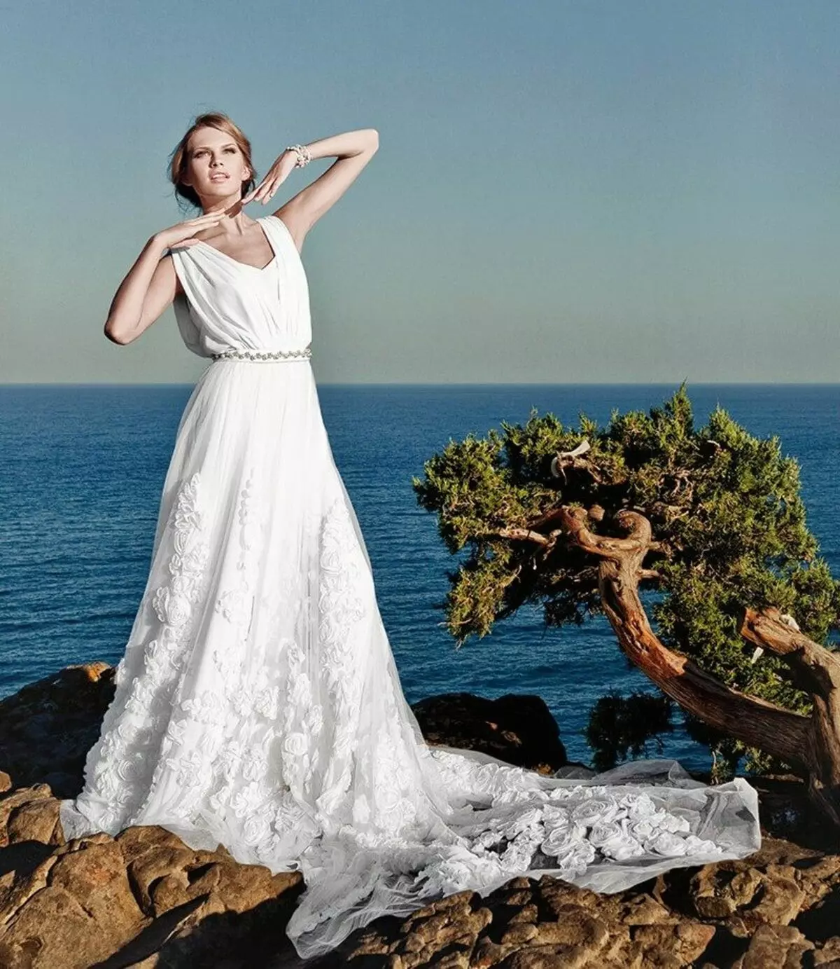 Gaun pengantin dari Anne-Mariee dari koleksi 2014 dalam gaya Yunani
