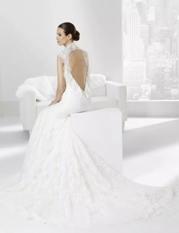 Vestido de noiva de Franco Sarabia cun escote na parte de atrás