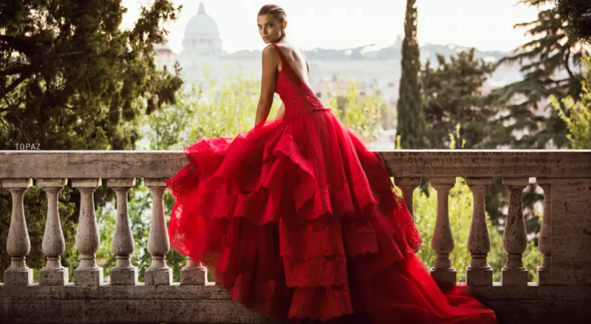 Свадба фустан од Алесандро Ангелоци чипка црвено