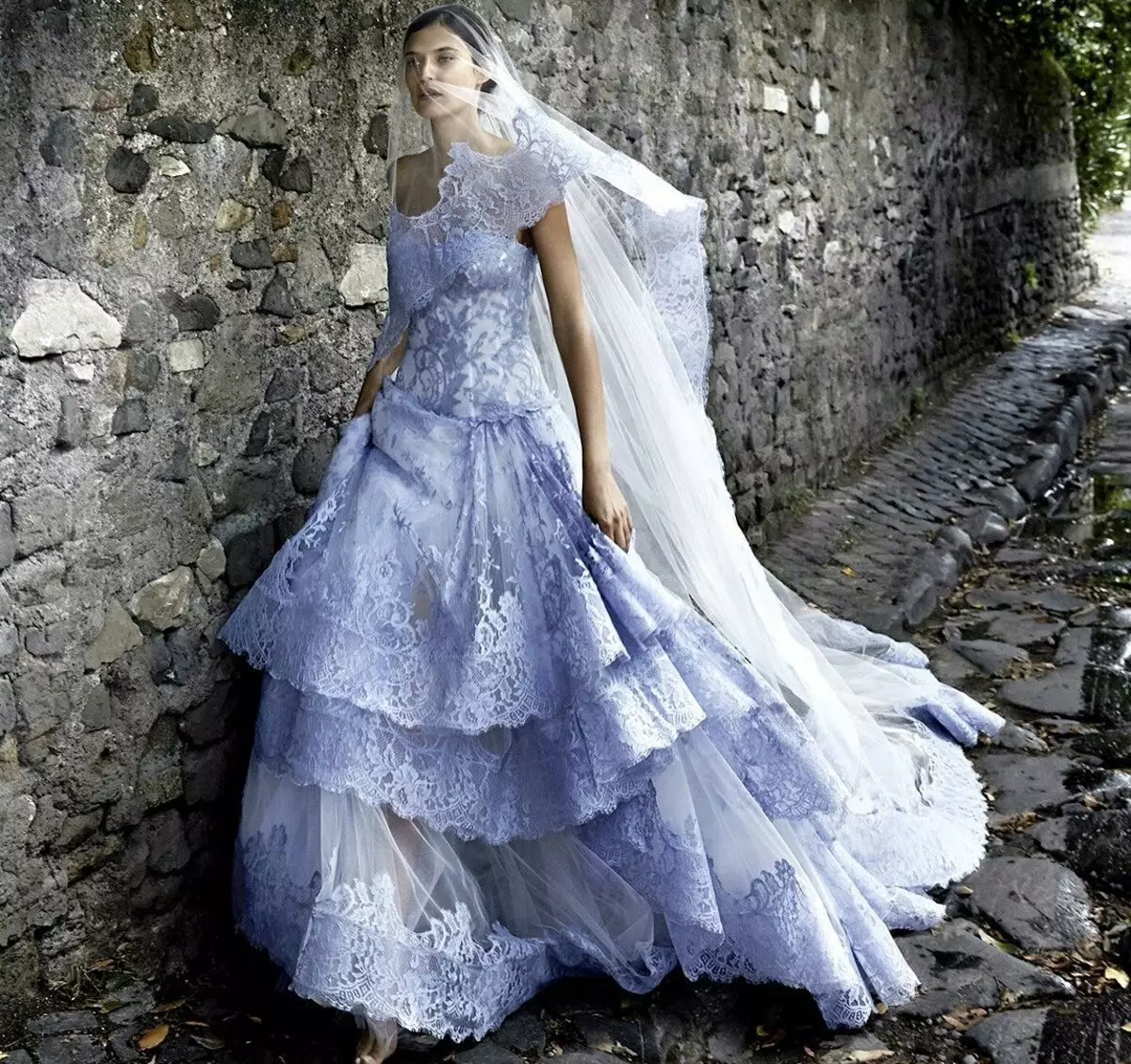 Свадба фустан од Алесандро Ангелоци сино