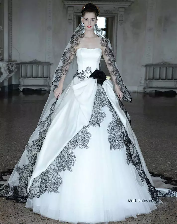 Vestido de noiva de Atelier Aimee Exubteres con encaixe negro