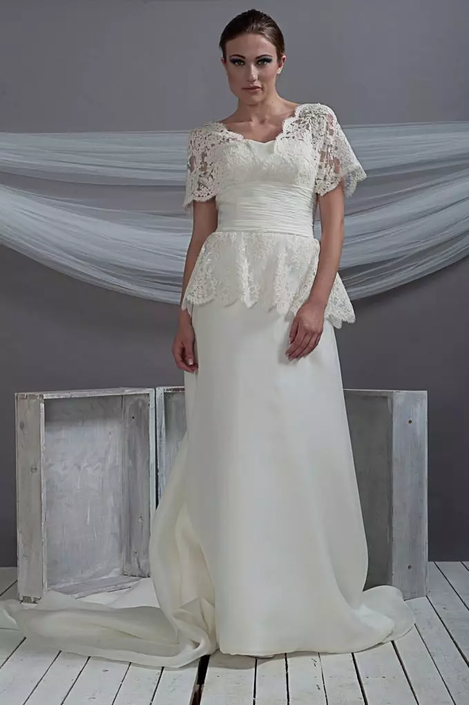 Морбар свадба фустан со чипка