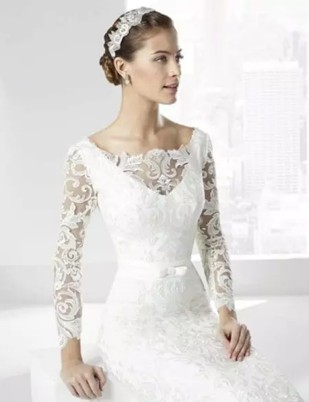 Klasické svadobné šaty s decolry